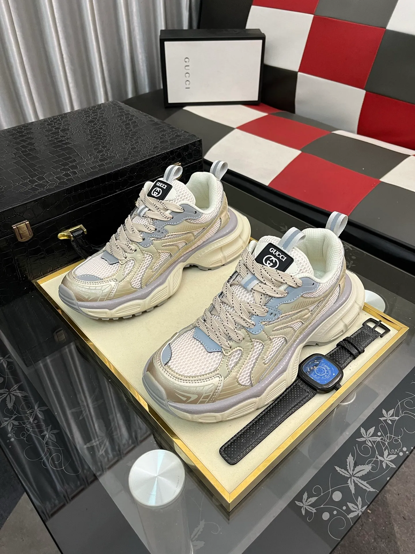 Men's shoes 💰480⌚️⌚️ Gucci •Gucci original quality. ~ Unique modern style sneakers. 🏃A must-have casual shoe for trendy men😍😍 Original brand imported from Italy, imported original leather, sheep lining (refuses to discolor and grind feet) Sole: Original sole specially provided by the original factory, French lazy style design ⚠️Fit the foot. Original quality code number: 38-442️⃣Colors available